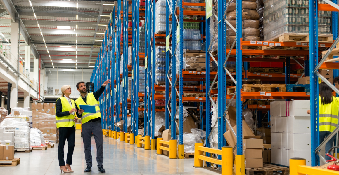 Warehouse illustration with performance charts and ROI formula, showing how to measure the return on investment of logistics efficiency.