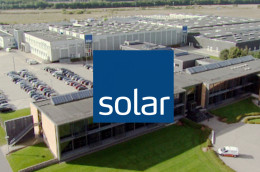 Vista aérea do centro logístico da Solar em Vejen, Dinamarca, onde a SpaceInvader é utilizada para otimizar a carga de camiões e reduzir emissões.